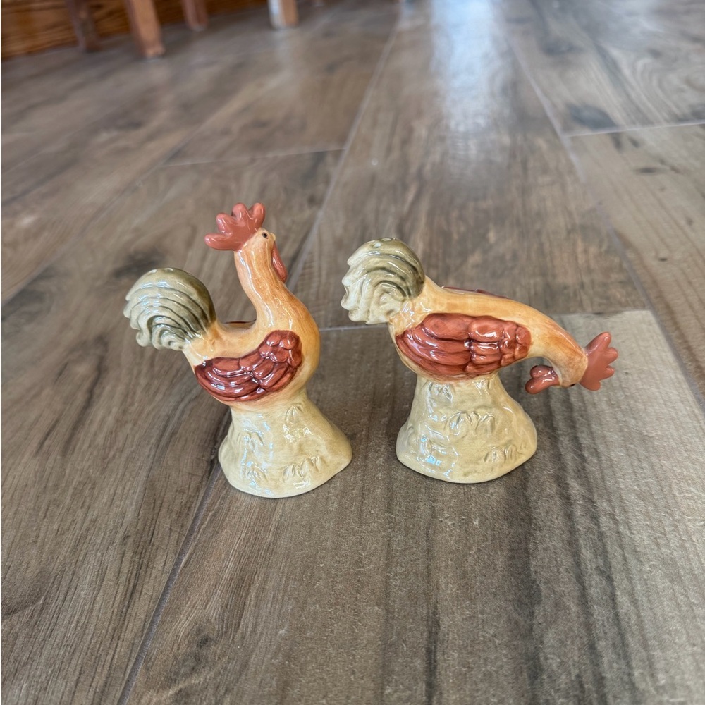 NWOT Williams Sonoma Rooster Dish Towel & Salt & Pepper Shakers - Picture 5 of 10